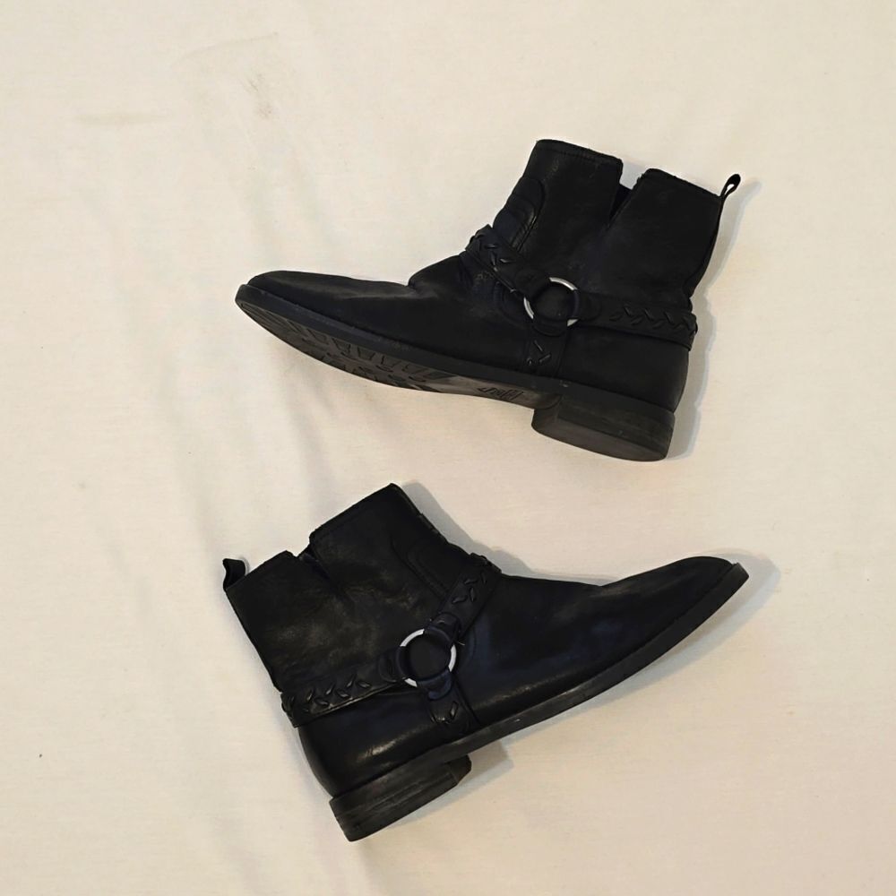 Abeo Yearly Womens Ankle Bootie Size 8N Bio System Leather Black Side-zip Heel